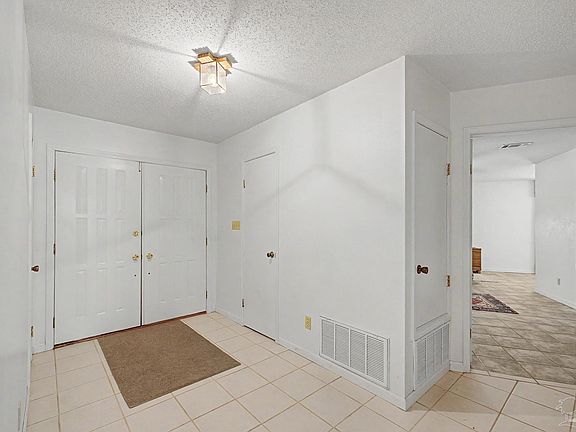 3rd image of 3714 Wilder Rd