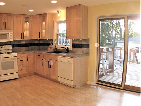 3rd image of 704 N 3rd Ave