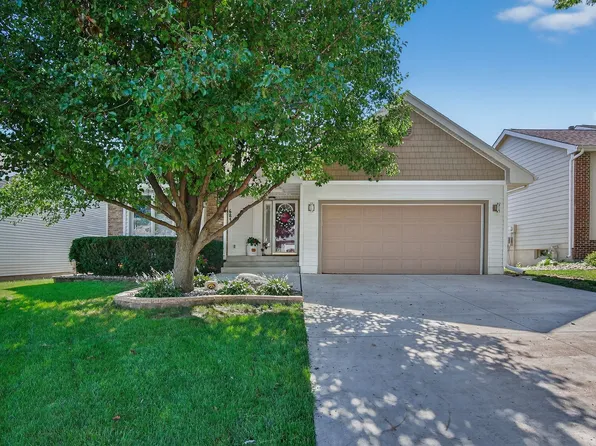6810 Hickory Ln, Urbandale, IA 50322