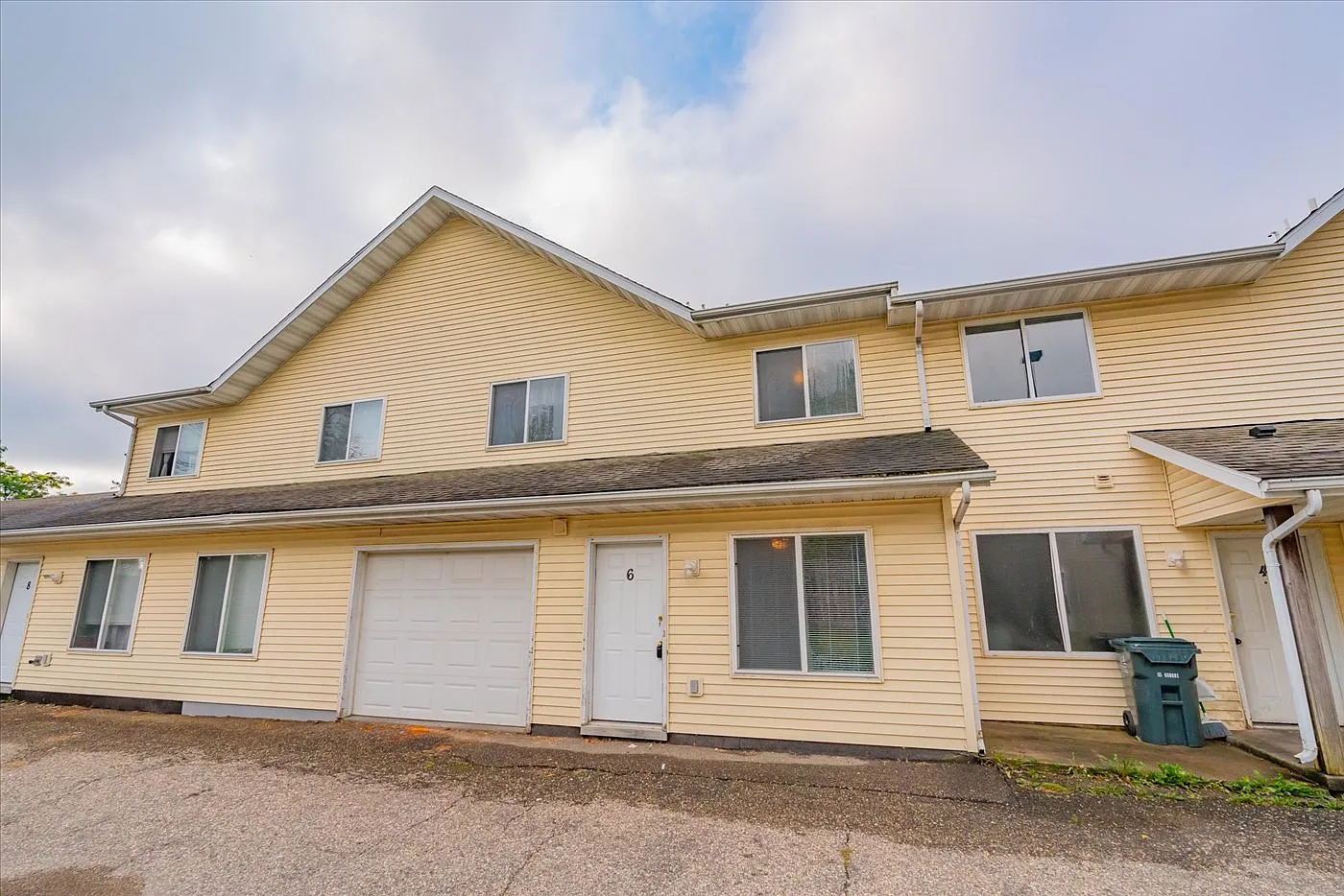 2 bed, 1.5 bath, 970 sqft, $1,595 — Photo 1
