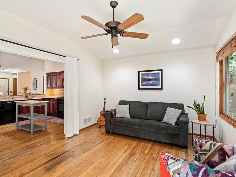 1702 Dora St — Photo 12