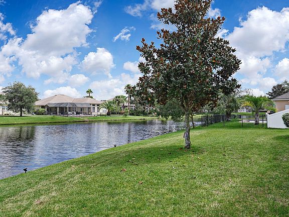 3rd image of 6319 Green Myrtle Dr