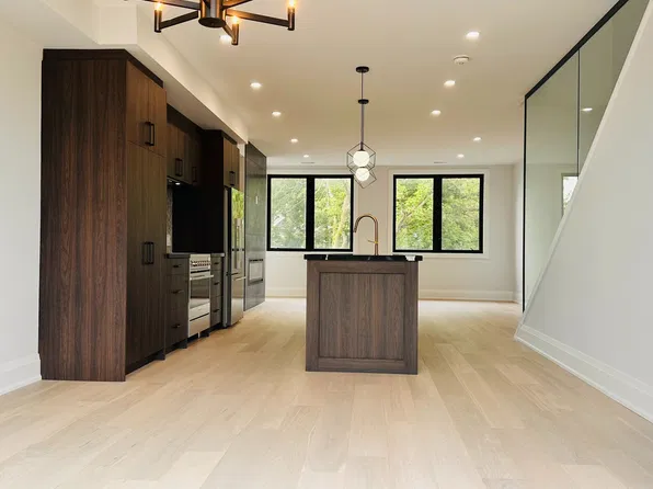 59 Charles St #6, Newmarket, ON L3Y 3V7