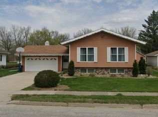 410 Main St, Elgin, IA 52141