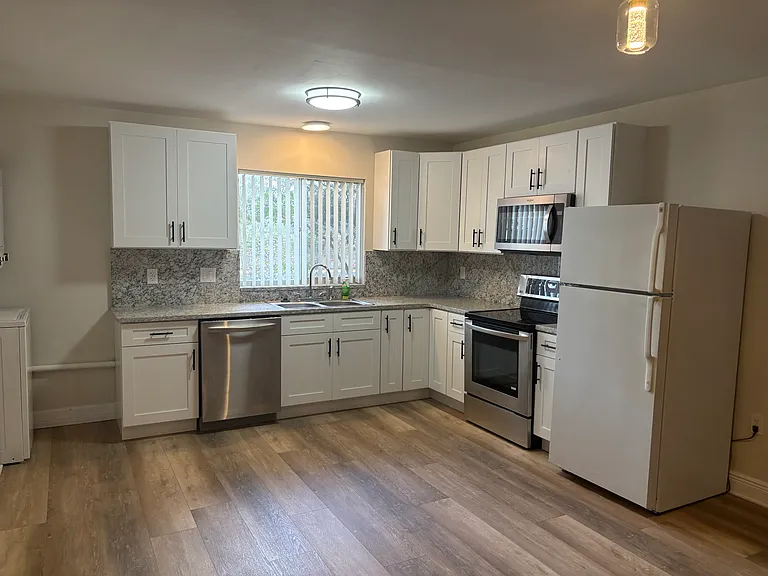 3802 N Lake Dr #20 — Photo 8
