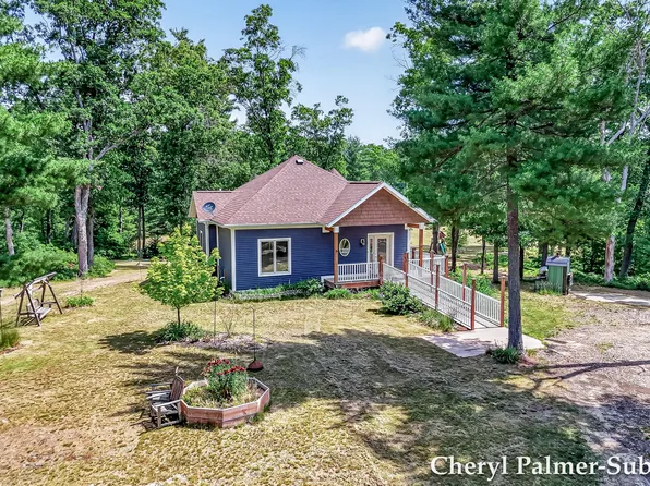 8090 E Lake Rd, Twin Lake, MI 49457