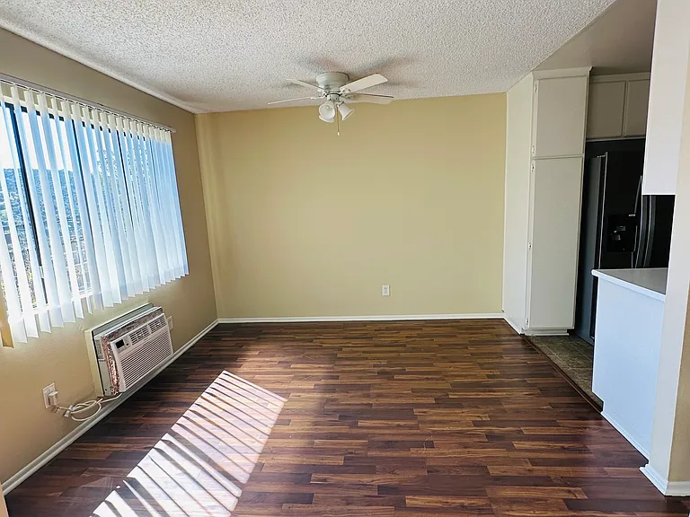 HILLHAVEN APARTMENTS — Photo 10