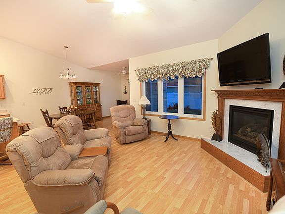5th image of 2400 Pembrooke Dr