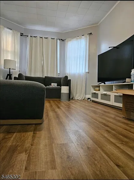 3 bed, 1.0 bath, $2,400 — Photo 2