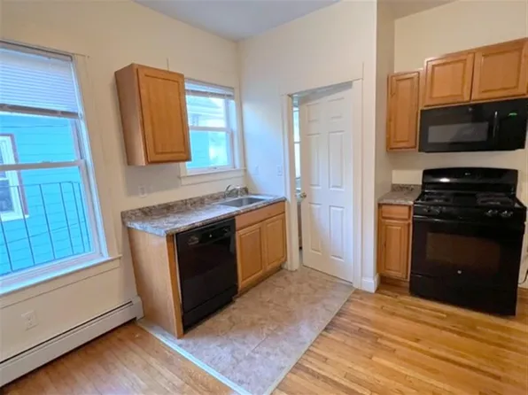 43 Oak St #1, Somerville, MA 02143