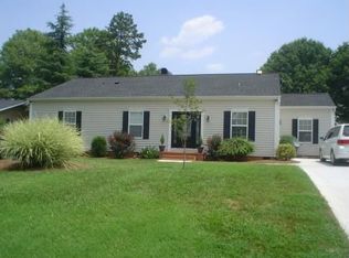 697 Isle Of Pines Rd, Mooresville, NC 28117