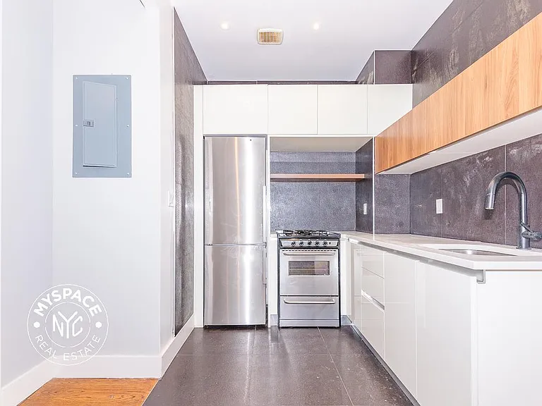62 E 21st St #1B — Photo 1