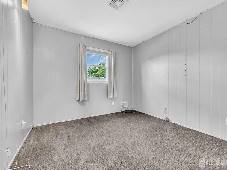 132 Somerset Ave — Photo 14