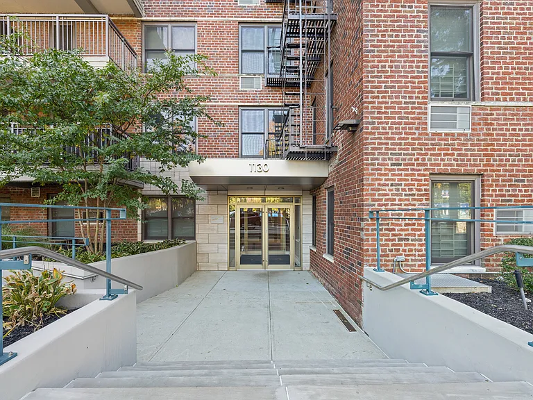 1130 Pelham Pkwy S #1C — Photo 13