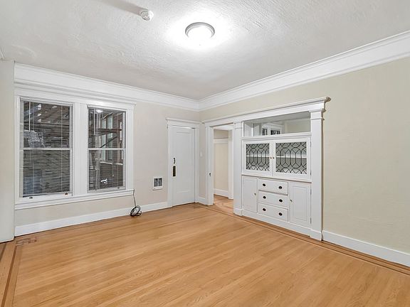 2nd image of 625 Ashbury St #5