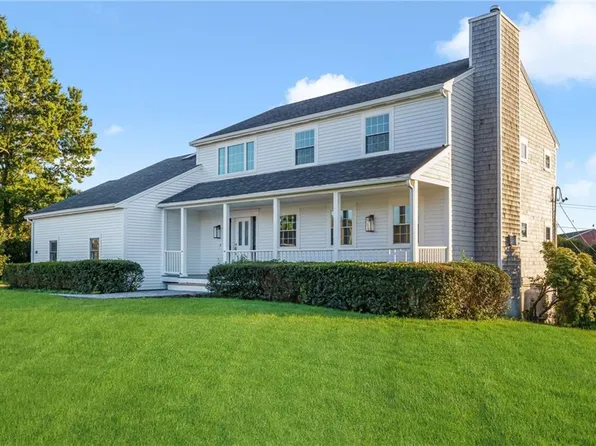 49 Willow Ct, Portsmouth, RI 02871