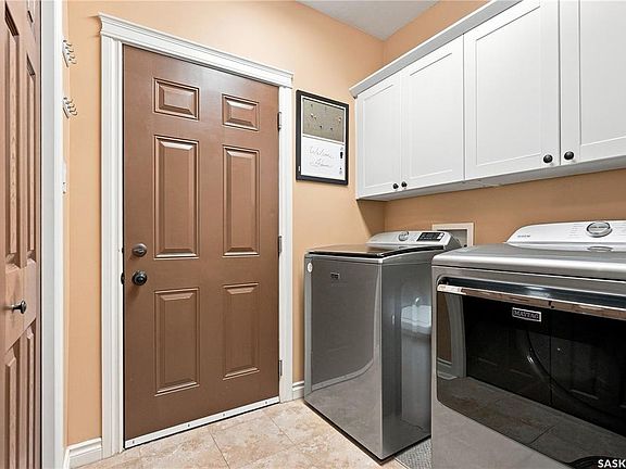 5th image of 506 Antler CRESCENT