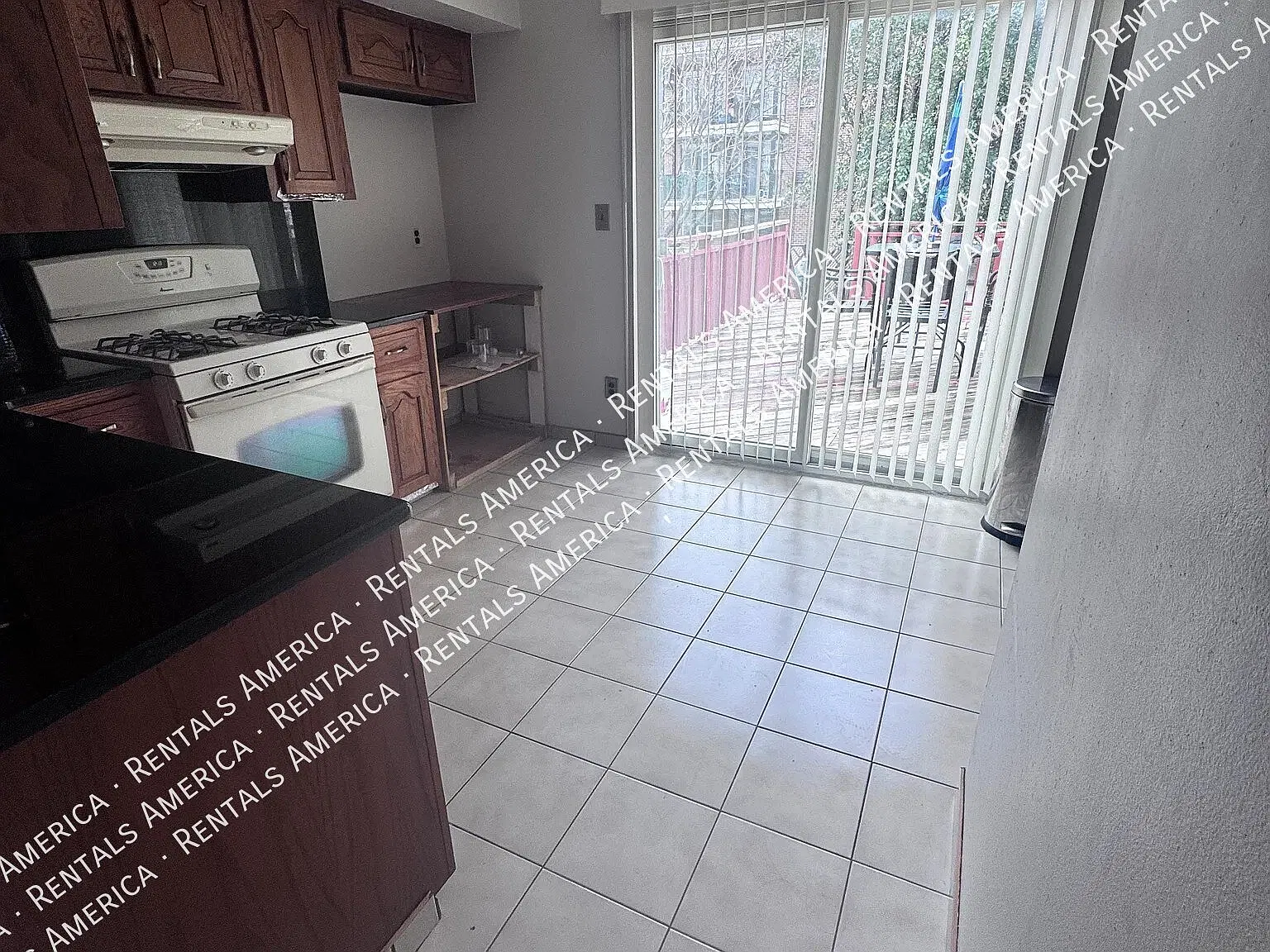 3 bedrooms 3 bath — Photo 4