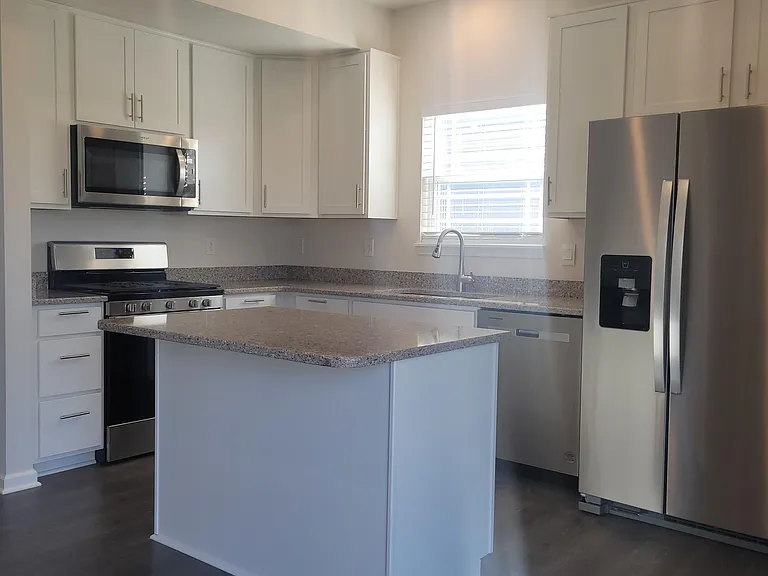 6724 Cardiff Dr — Photo 24