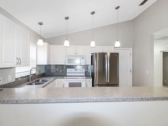 4th image of 1250 Capri Isles Blvd