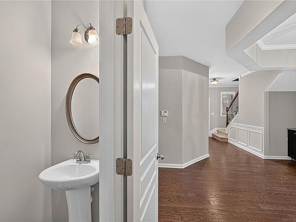5th image of 369 Privet Cir