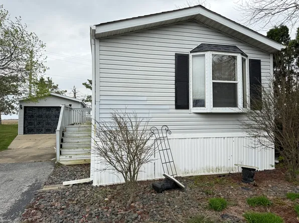 33 Partridge Ln, Beecher, IL 60401