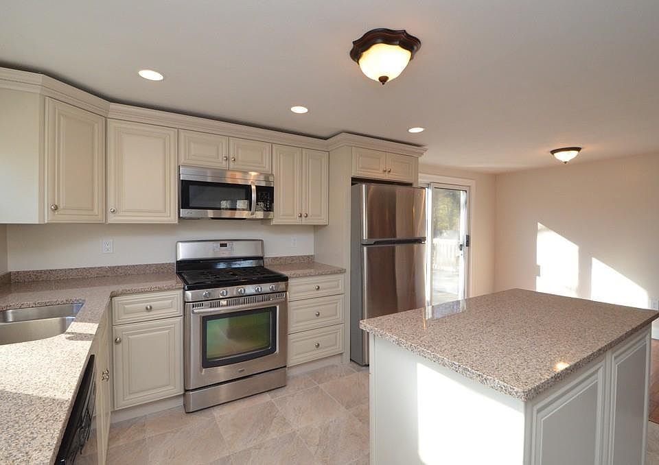 1st image of 3 Phillips Dr