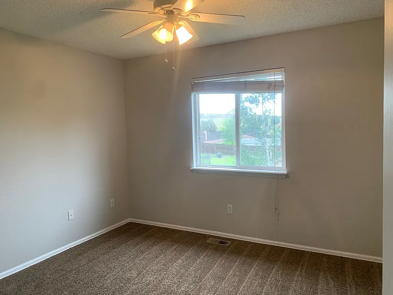 4899 Saddle Ridge Dr — Photo 12