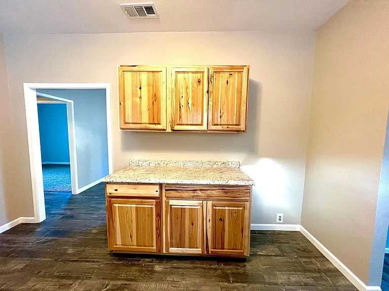 930 Sunnyside Ave — Photo 6