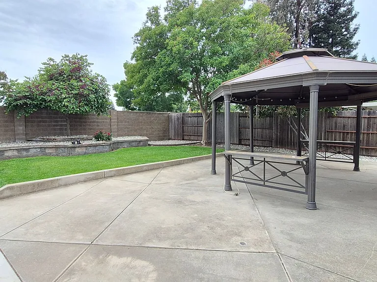 784 Arabian Cir — Photo 25