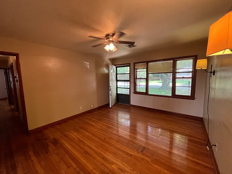 511 Fleetwood Dr — Photo 15