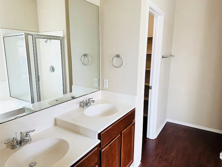 245 Verano Dr — Photo 10