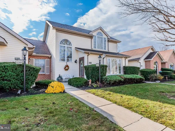 141 Strayer Dr, Carlisle, PA 17013