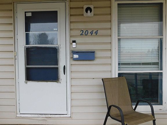 3rd image of 2044 Sheridan St
