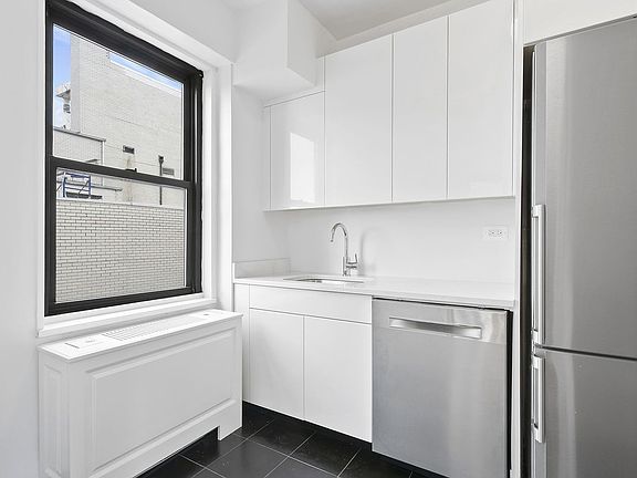 3rd image of 7 E 14th St APT 21F