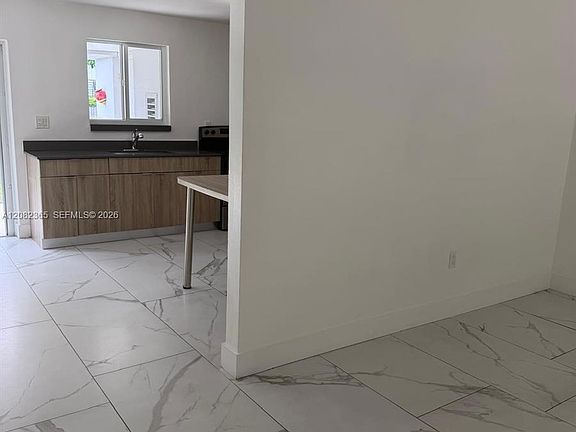 4th image of 2542 NE 182nd St #2542