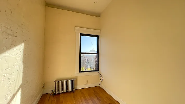 Rented by EXR | media 12