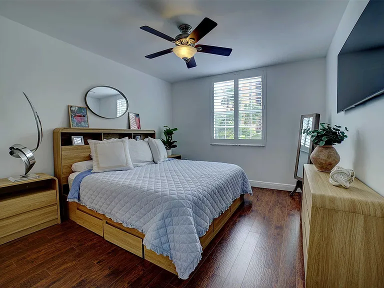 720 S Sapodilla Ave #413 — Photo 6