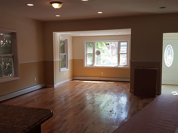 4th image of 831 E 229th St