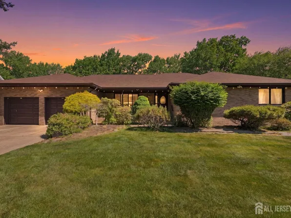 16 Cutter Ave, Edison, NJ 08820