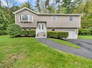 20 Greenlawn Ave, Dracut, MA 01826