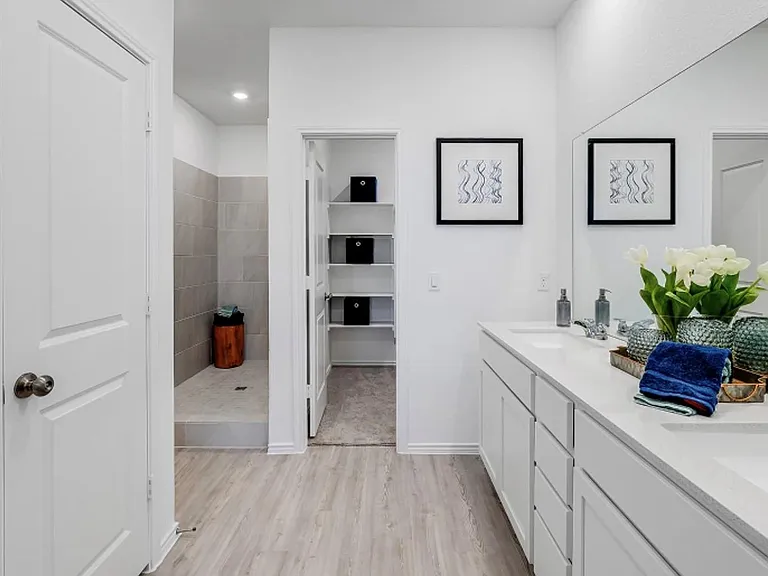 226 Draper Shadows Dr — Photo 3