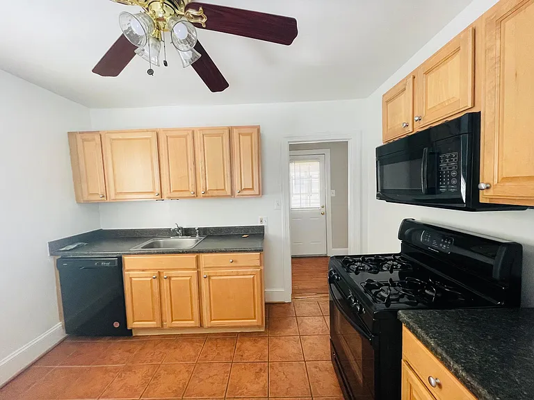 99 Alexandria Pike — Photo 10