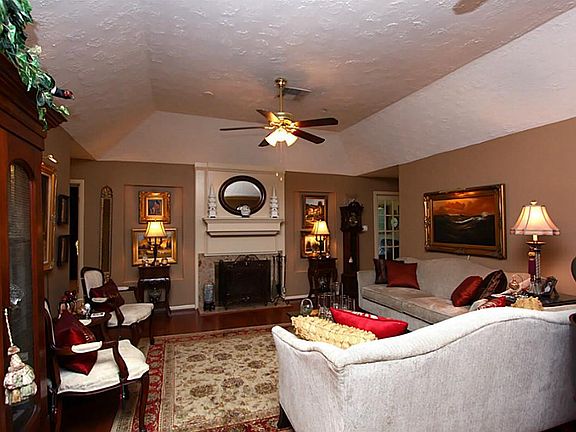 5th image of 11834 Hillbrook Dr