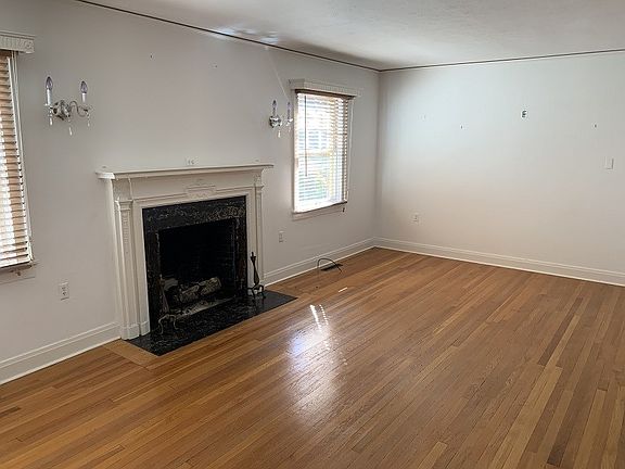 4th image of 500 N Kentucky Ave