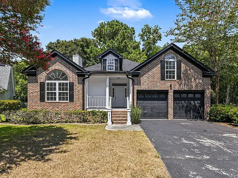 1854 Oleander Ct — Photo 1