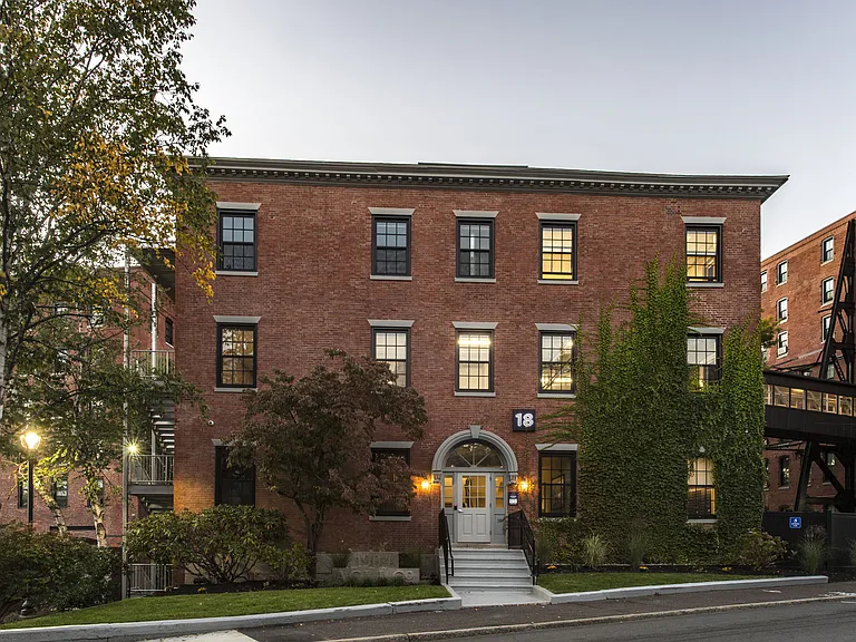 Leasing Office Exterior
