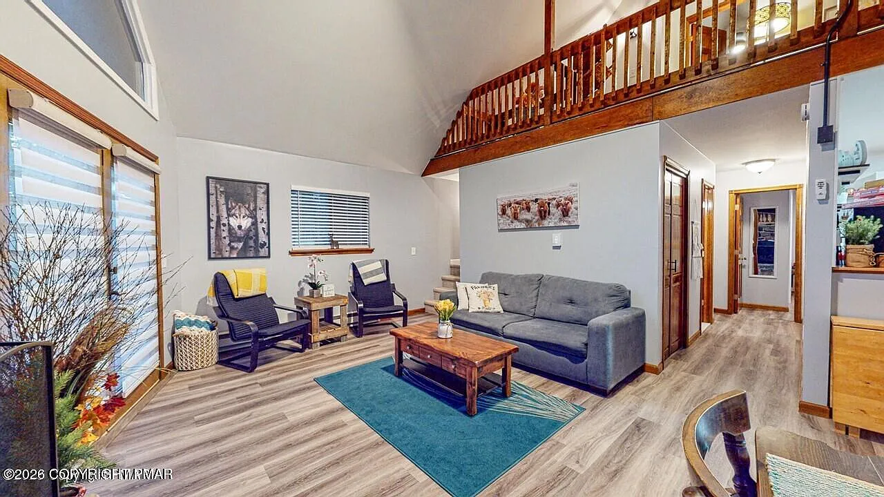3 bed, 1.5 bath, 1200 sqft, $2,600 — Photo 2