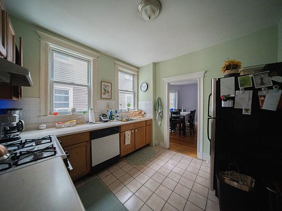 3rd image of 92 Browne St #1