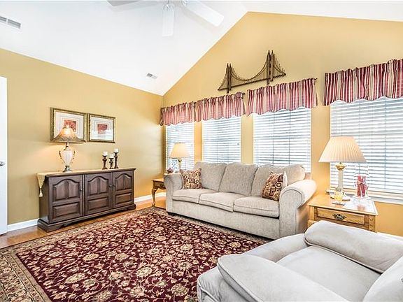 5th image of 2141 Isleworth Ln